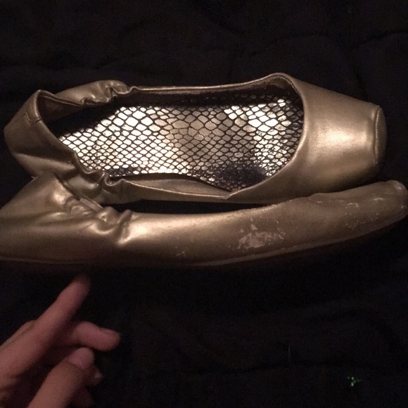 Worn gold ballet flats - Picture 3 of 7